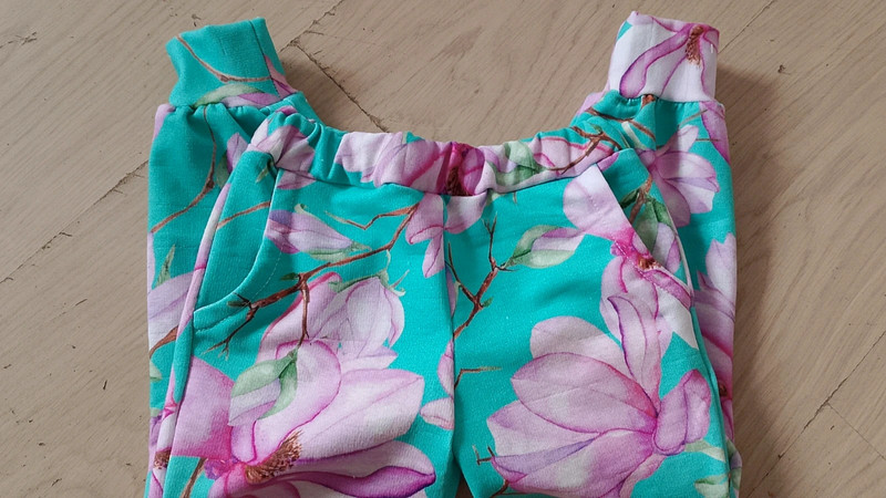 Spodenie dresowe Magnolie rozm 92 - WYPRZEDAŻ - obrazek 5