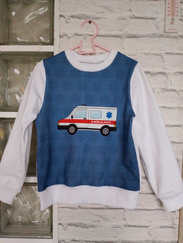 Bluza chłopięca Ambulans rozm 122 - WYPRZEDAŻ