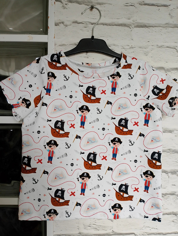 Nowy chłopięcy T-shirt Piraci rozm 122