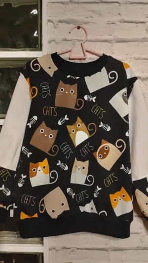 Luźna bluza dziecięca Kotki rozm 122/128