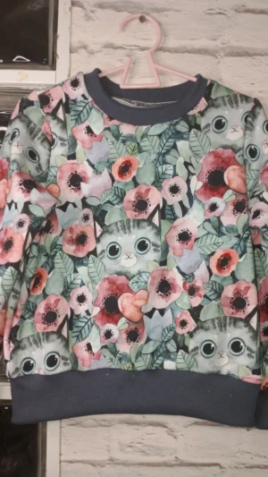 Dziecięca bluza kotki w kwiatach rozm 110