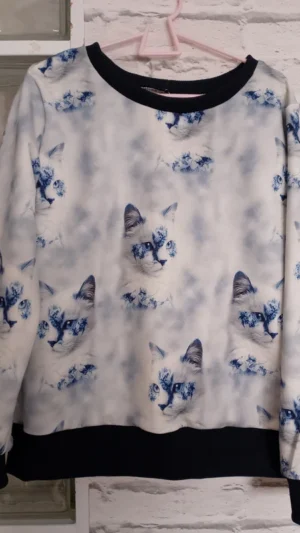 Młodzieżowa bluza Kocie głowy rozm 134