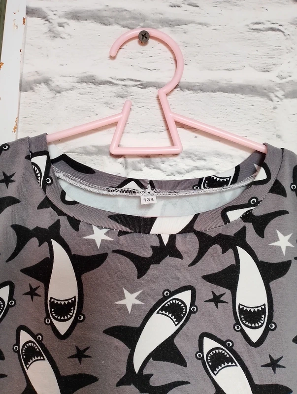 T-shirt dziecięcy Rekiny rozm 134 - obrazek 3