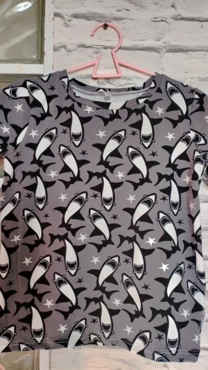 T-shirt dziecięcy Rekiny rozm 134