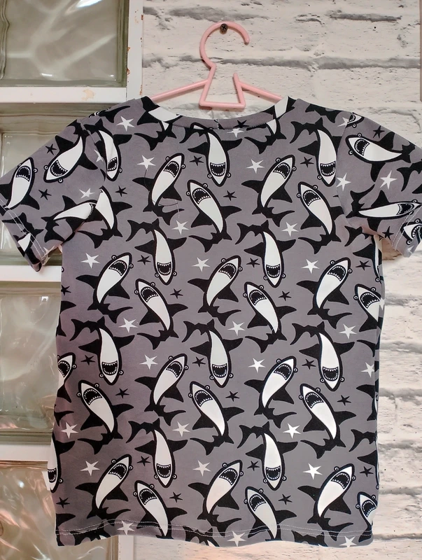 T-shirt dziecięcy Rekiny rozm 134 - obrazek 8