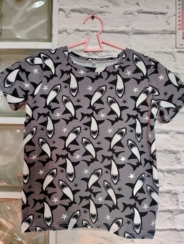 T-shirt dziecięcy Rekiny rozm 134