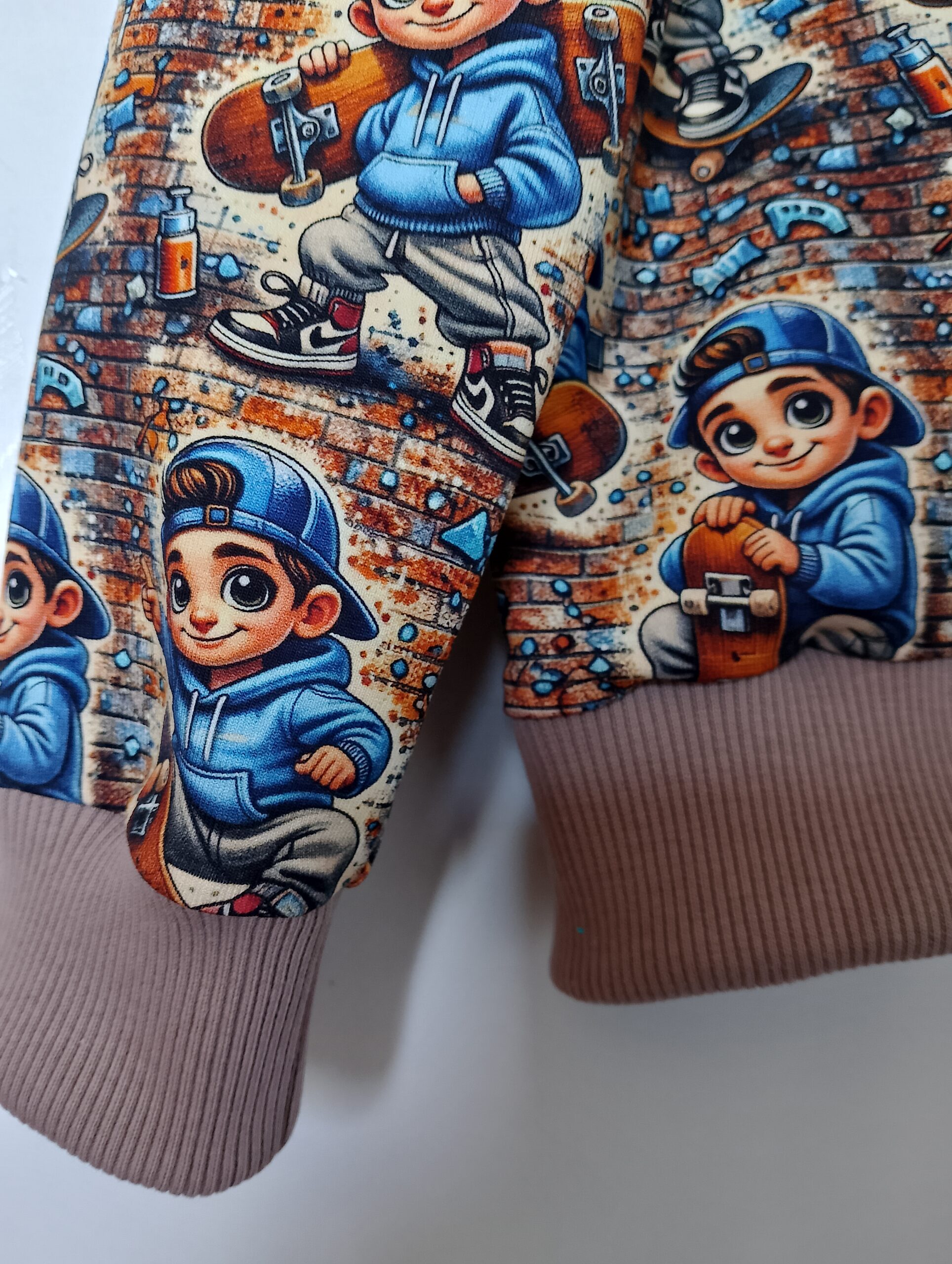 Bluza dziecięca chłopiec na deskorolce rozm 116 - obrazek 4